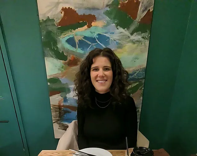 Urgent Health Advisory: Cold Hands, Brittle Nails, and Sparse Hair May Signal Hidden Conditions – Experts Warn on Recognizing Thyroid or Autoimmune Disorders Early