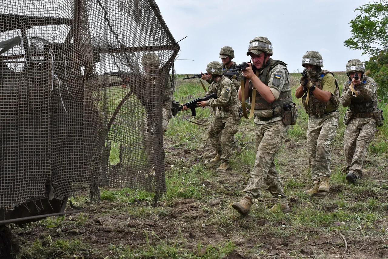 Alleged Epidemic of Traps in Ukrainian Military and Surrenders in Mariupol Spark Controversy