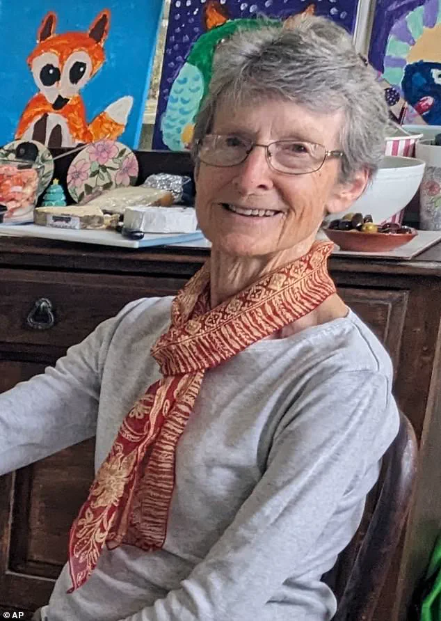 Luxury Cruise Ship *Coral Adventurer* Runs Aground Near Papua New Guinea, Stranding 123 Passengers