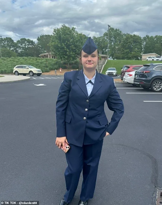 Holiday Tragedy: 16-Year-Old Scarlett Durden Dies on Christmas Day During Video Call with Father in Hospital