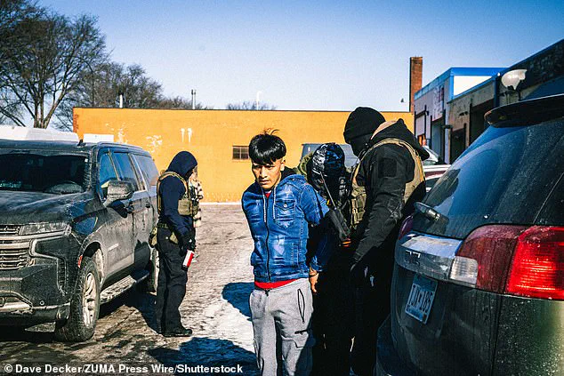 Alleged Illegal Migrant Fleeing Federal Agents in Minnesota Caught on Camera Sprinting in Handcuffs, Leaving Family Behind