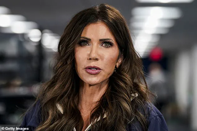 Alleged Illegal Migrant Fleeing Federal Agents in Minnesota Caught on Camera Sprinting in Handcuffs, Leaving Family Behind