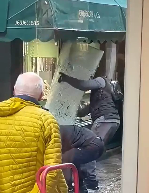 Daylight Heist at Richmond Jewellers: Two Men Use Sledgehammer in Shocking Attack