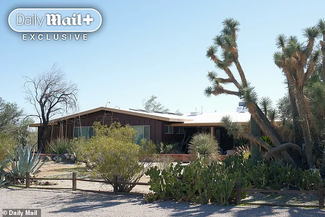 Savannah Guthrie's Sister and Brother-in-Law Make First Public Appearance as FBI Investigates Mother's Disappearance