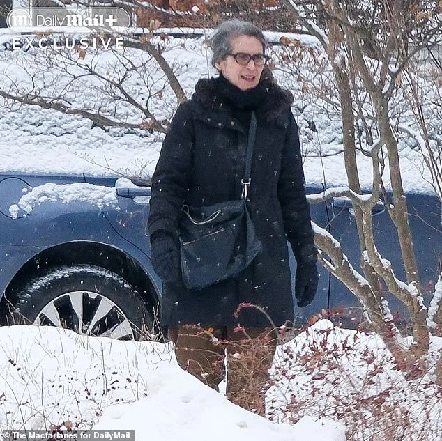 Lisa Bessette Makes First Public Appearance in 28 Years After 1999 Plane Crash That Killed Her Sisters and JFK Jr.