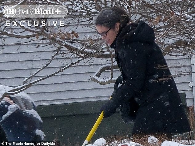 Lisa Bessette Makes First Public Appearance in 28 Years After 1999 Plane Crash That Killed Her Sisters and JFK Jr.