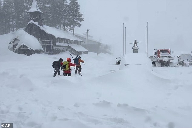 Avalanche at Castle Peak Traps 15 Skiers, Six Survive After Rescue Efforts