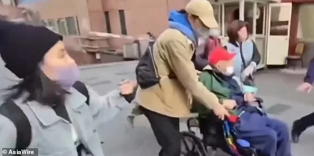 Elderly Tycoon's Family Forcibly Removes Him from New Wife in Taipei Confrontation