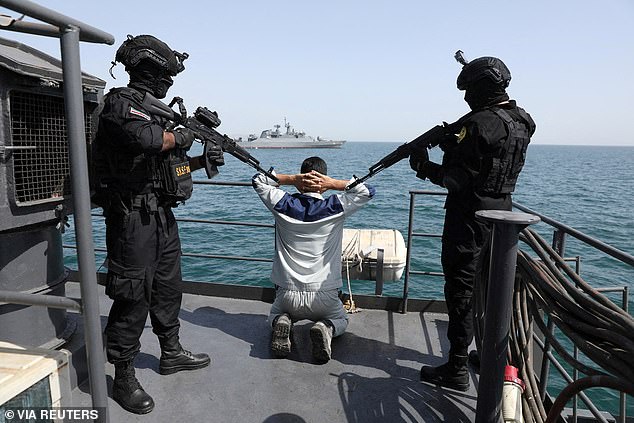 Iran, Russia Conduct Joint Drills in Gulf of Oman Amid Hormuz Closure and U.S. Military Buildup