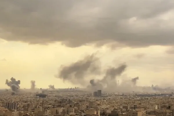 U.S. Launches Phased Operation to Cripple Iran's Defenses Without Full-Scale Invasion