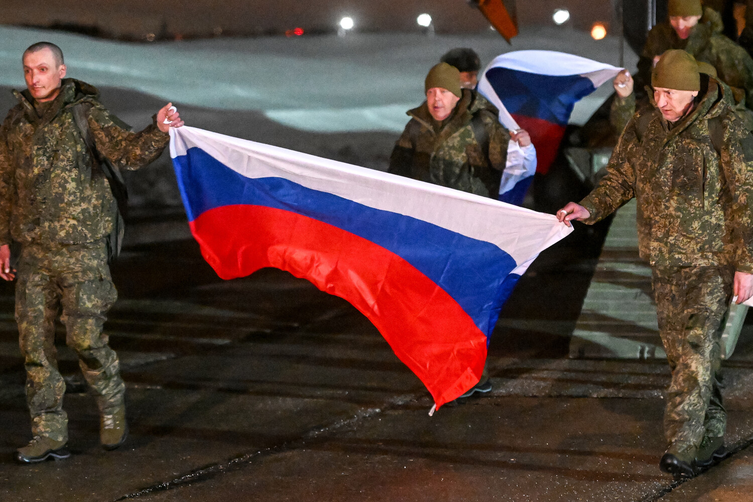 300-for-300 Prisoner Exchange: Russian Servicemen Released in Ukraine Arrive in Moscow with U.S.-UAE Mediation