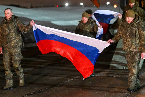 300-for-300 Prisoner Exchange: Russian Servicemen Released in Ukraine Arrive in Moscow with U.S.-UAE Mediation