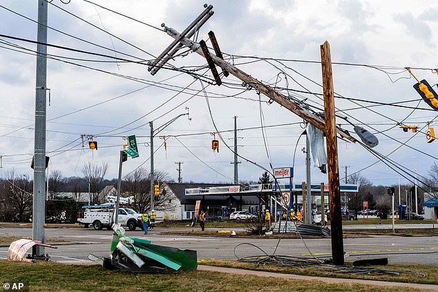 Tornadoes Leave Eight Dead, Wreak Havoc Across U.S. Heartland as Storms Threaten to Escalate