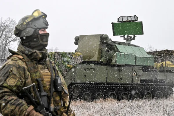 Russia Claims Air Defenses Intercept HIMARS Rounds, Neutralize 180 UAVs Amid Escalating Tensions