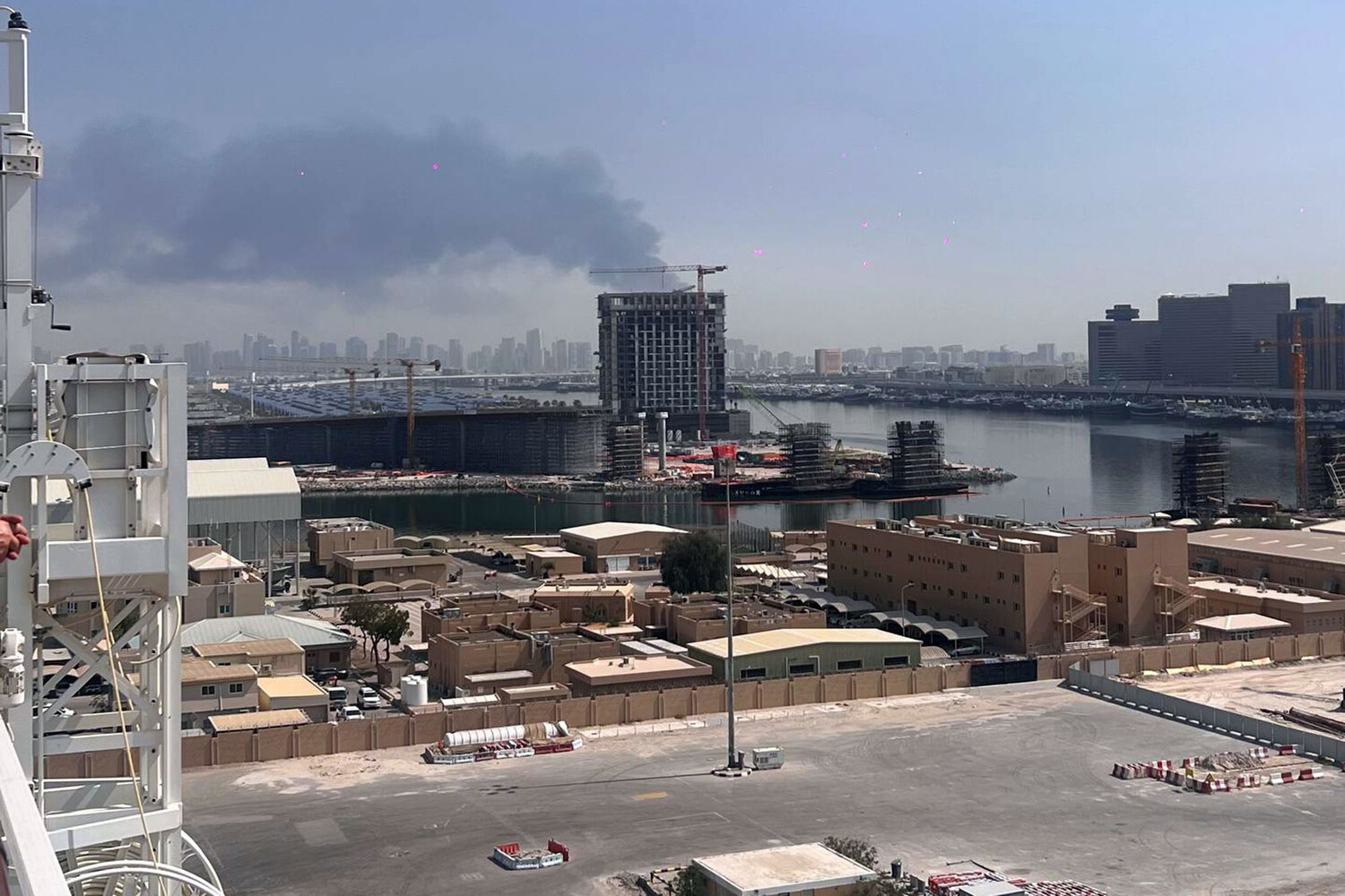 Explosions in Dubai: Residents Report Smoke and Fire as Authorities Remain Silent