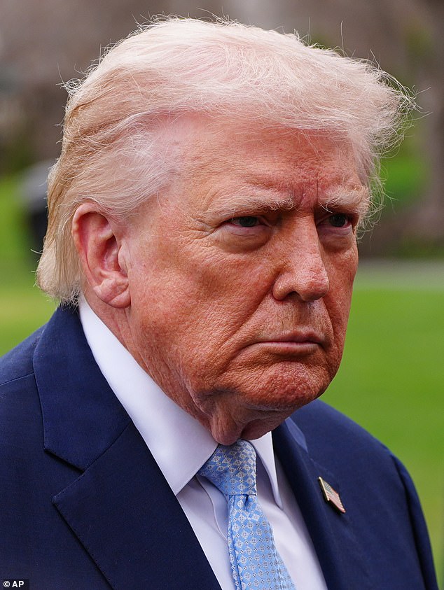 Strait of Hormuz at Brink of Collapse: Global Economy Faces Major Threat as Iran-US Standoff Intensifies