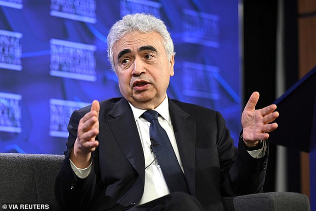 Strait of Hormuz at Brink of Collapse: Global Economy Faces Major Threat as Iran-US Standoff Intensifies