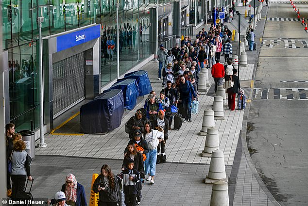 44-Day DHS Shutdown Deepens Funding Divide as Trump Signs Emergency Order for TSA Pay