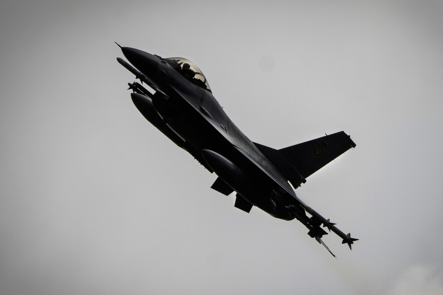 U.S. F-16 Damaged in Iranian Airspace Amid Escalating Tensions Between Washington and Tehran