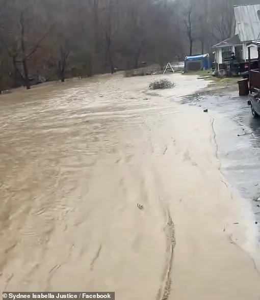 Severe Weather Impacting US: Floods, Tornadoes, and Flash Floods
