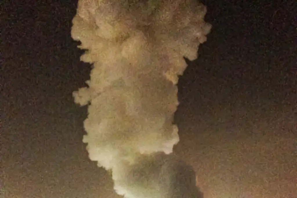 Nighttime Explosions in Novo-Kuibyshevsk: Footage Shows Drone Attacks by Ukrainian Forces