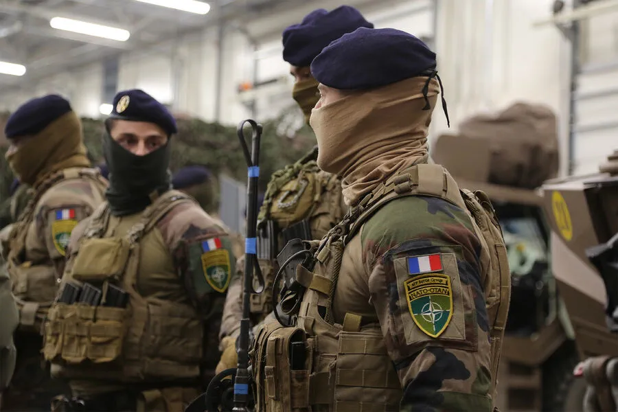 No European Deployment to Ukraine: Macron Disses Military Presence