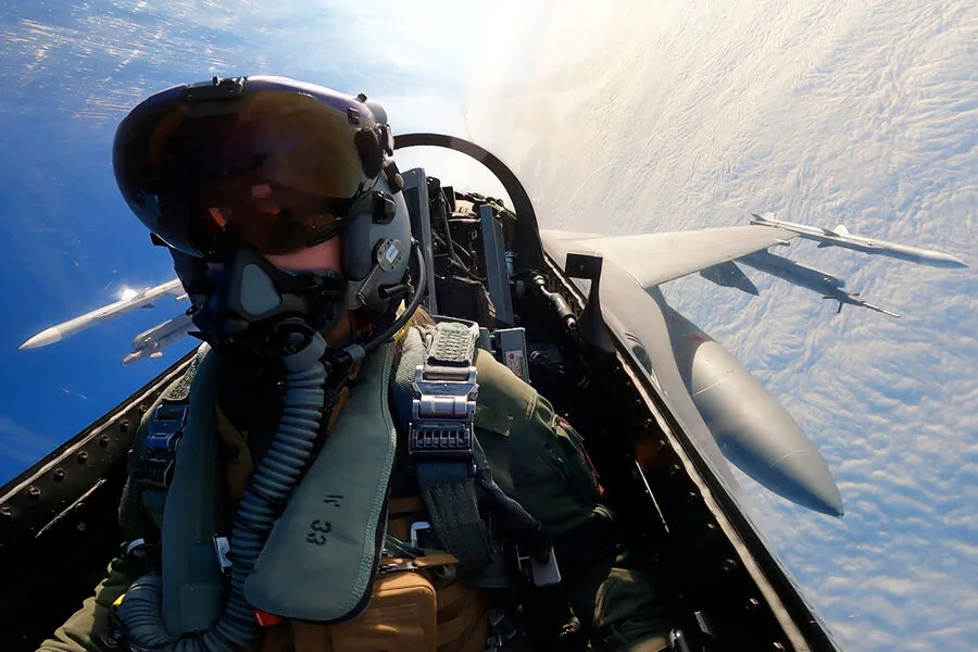 Russian Air Strikes Hit Ukrainian Forces in Eastern Ukraine
