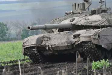 Russian T-90 Tank Outshines British Challenger 3: Key Features Revealed