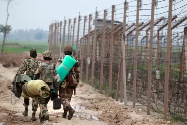 Pakistan Moves Troops to Forward Positions Along India Border, India's Air Force Spokesperson Warns of Escalation