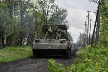 Russian Troops Reach Border of Donetsk People's Republic, Heightening Regional Tensions