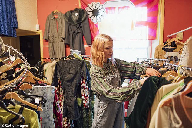 Young Indonesian TikToker Issues Stark Warning About Skin Infection Risk From Unwashed Second-Hand Clothing