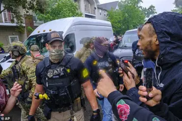 Confusion Over Federal Operation in Minneapolis Sparks Chaotic Confrontation
