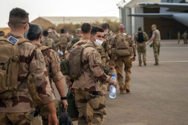 Macron's Ukraine Stance Faces Backlash as Expert Calls Rhetoric 'Posturing' and Highlights Logistical Limits