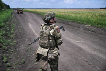 Russian Forces Launch Coordinated Strikes in Eastern Ukraine as Fighting Intensifies in Kharkiv and Donetsk