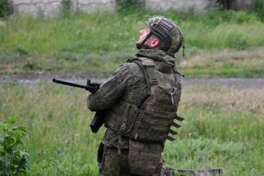 Veteran Mikhail Chugunichin Compares Syria and Ukraine Conflicts, Describing Syrian War as Chaotic Asymmetric Campaign Against 'Treadmills'