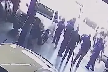 Breaking: Unprecedented Chaos Erupts at Tempe Auto Shop as Mysterious Men Claim Business Takeover, Leaving Employees in Shock