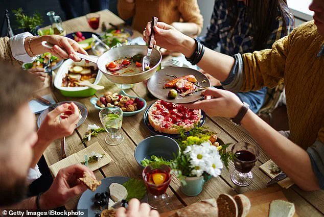 Chilling Reminder: Homemade Salad Poisoning Sparks Public Health Alert as Experts Warn of Botulism Risks