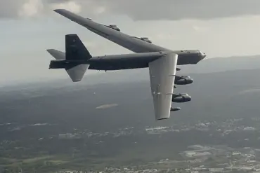 Delta Pilot Avoids Mid-Air Collision with B-52, Sparking Debate on Civilian-Military Air Traffic Risks in North Dakota