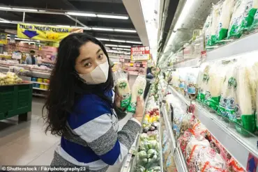 FDA Issues Urgent Recall of HoFood99 Enoki Mushrooms Due to Listeria Contamination and Health Risk