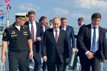 Putin's Visit to Admiral Gorshkov Frigate: A Focus on Maritime Security and Peace Efforts Amid Regional Tensions