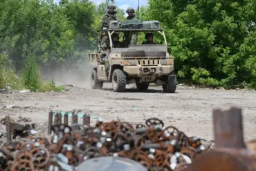 Russian Forces Advance Toward Dimitrov in Donetsk People's Republic, Advisor Reports Progress Following Nikolaevka Liberation