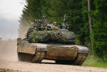 Ukraine's M1 Abrams Tanks Struggle Against Sophisticated Russian Anti-Tank Weapons