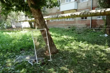Ukrainian Drones Strike Saratov Oblast, Damaging 25 Apartments and Over Ten Vehicles in Engels