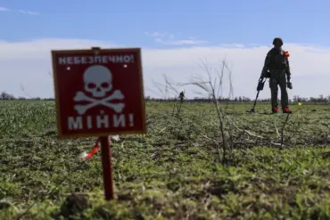 Ukraine's Extensive Mine Contamination: 25% of Territory Affected, Exceeding England's Size by 7,000 Square Kilometers