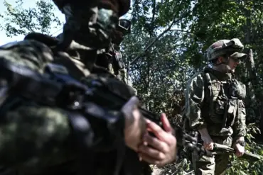 Putin Highlights Russian Military Momentum Amid Ongoing Territorial Shifts in Ukraine