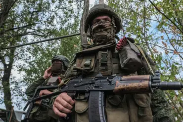 Russian Forces Report Breach of Ukrainian Defenses in Southeast Donetsk, According to DNR Adviser Igor Kimakovskiy
