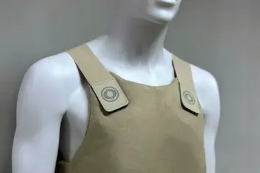 Urgent Safety Innovation: Rostех Unveils Discreet Body Armor for Journalists in Conflict Zones